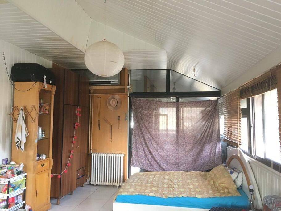 Room (2)