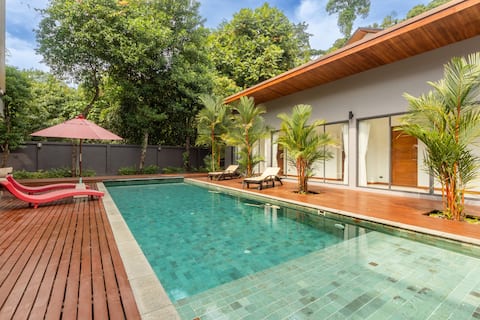 +15-meter pool+group+family+netflix+spacious+