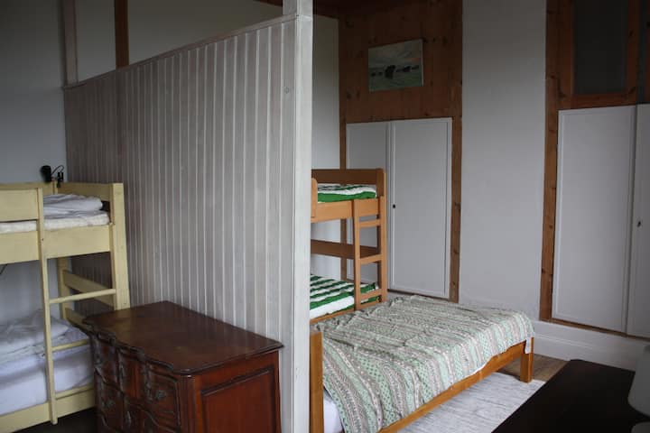 internátne poschodie 5 lôžok 90