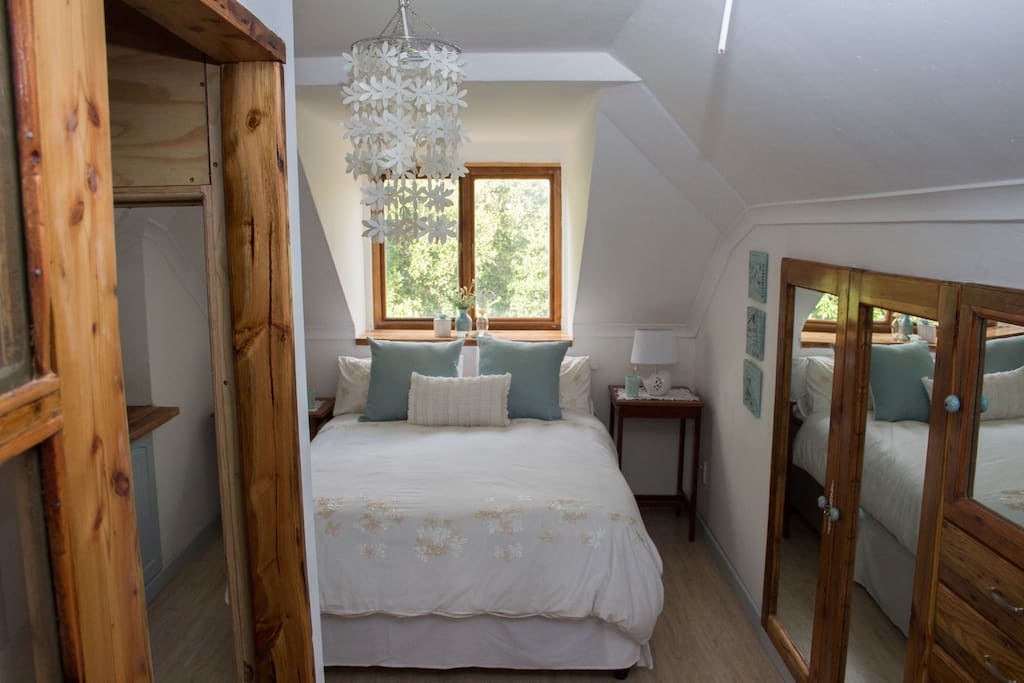 The bedroom has a comfortable bed and a peaceful ambiance.