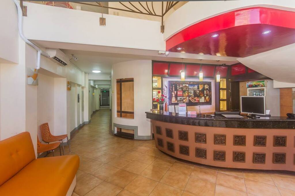 Lobby sitting area, best spots for wifi