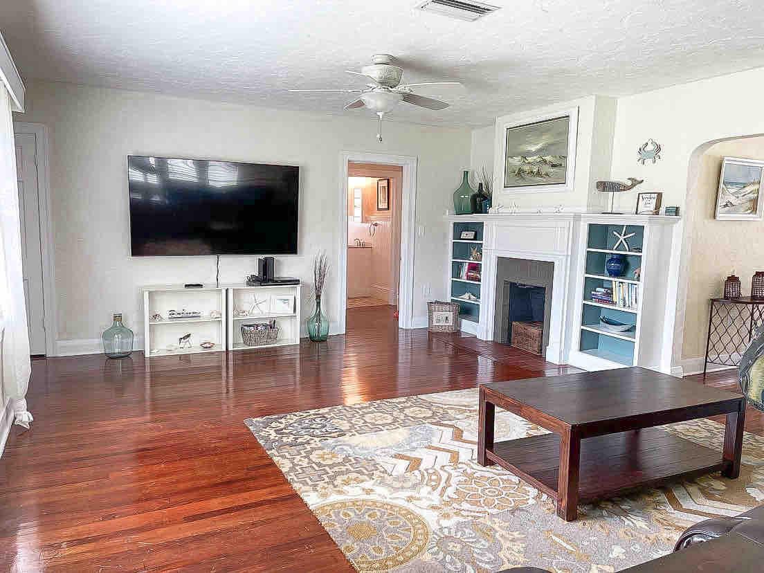 Top Airbnb: Sugar Sand Cottage-No Cleaning -beach 8 miles away in North Port / Bradenton / Sarasota