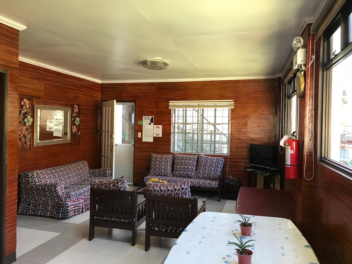  სალა მთის ხედით