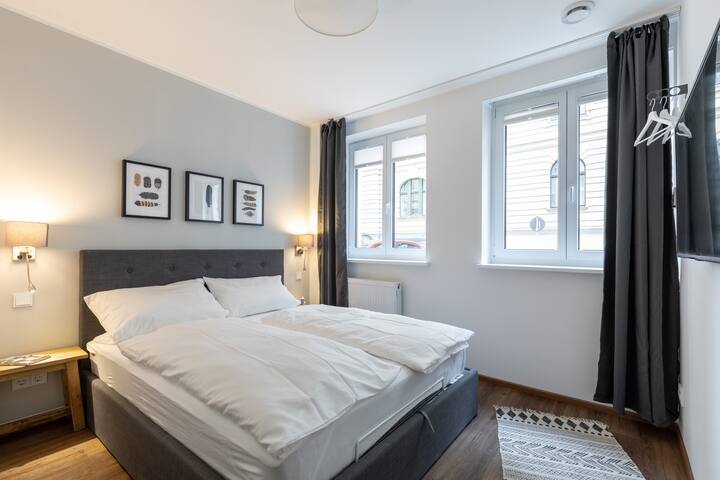 Athena – 2-bedroom apartment in Munich city center gallery image 2