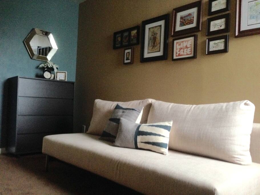Guest Room with Queen Futon