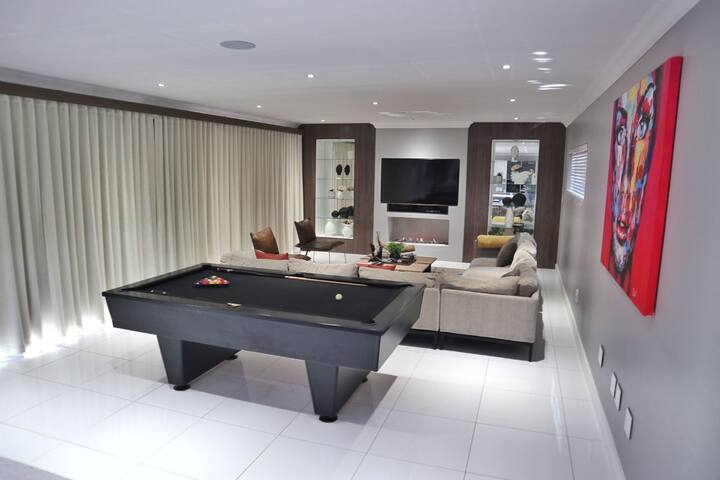 Exquisite Family Cape Villa Pool and Fire Pitt gallery image 4