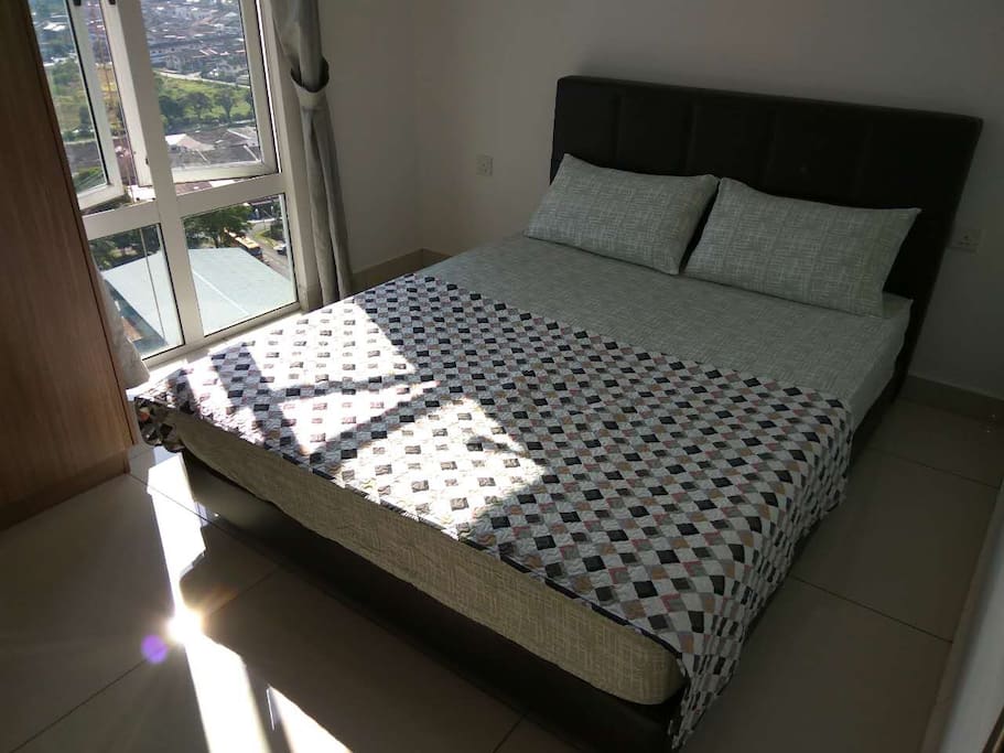 1 Queen size bed