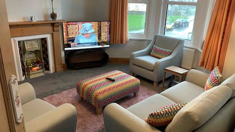 Top performing Airbnb: Padstow - with stunning estuary views! in Padstow