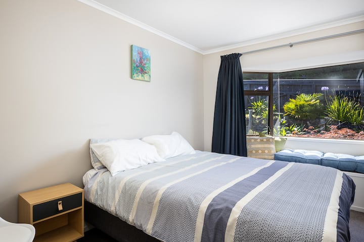 Spálňa 3 izby s manželskou posteľou Queen