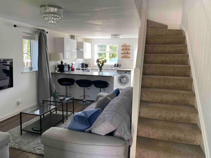 Cheerful 2-bedroom Home With Free Parking - Chester, UK