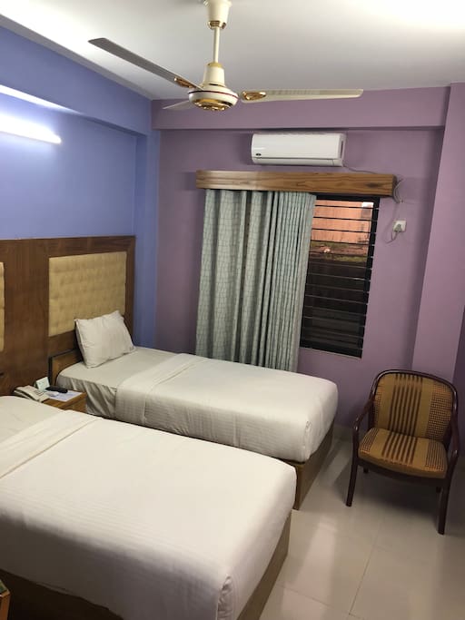 Twin bed room
