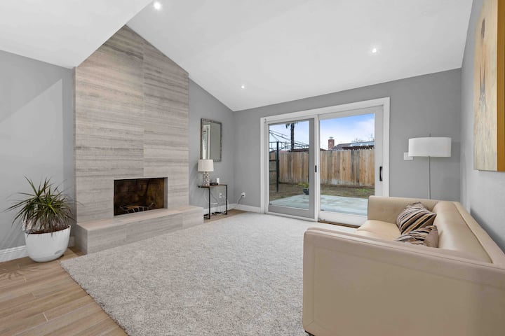 Spacious & Cozy 4 Bedroom W/ 2king Bed Large Tv’s - ベーカーズフィールド, CA
