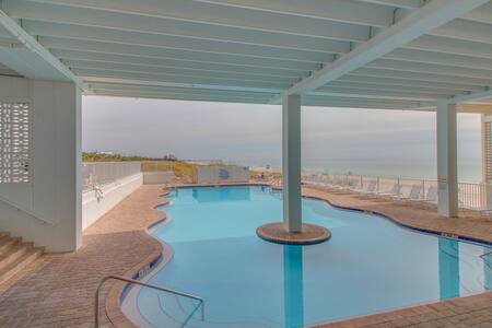 Directly on the beach*Close to Pier Park!!