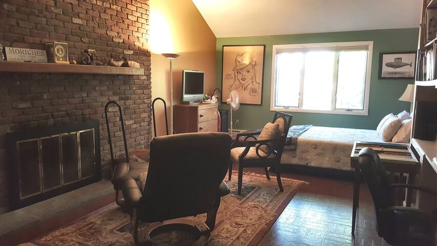 Huge Suite near Beach/Hamptons/Vineyards LONGTERM