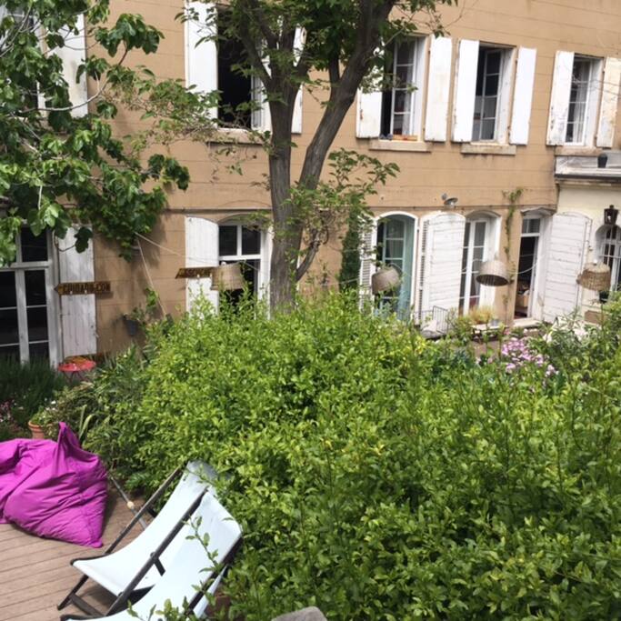 vue depuis la terrasse de la piscine