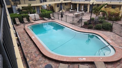 By The Beach Couples Retreat-StepsFromSand! Ro205