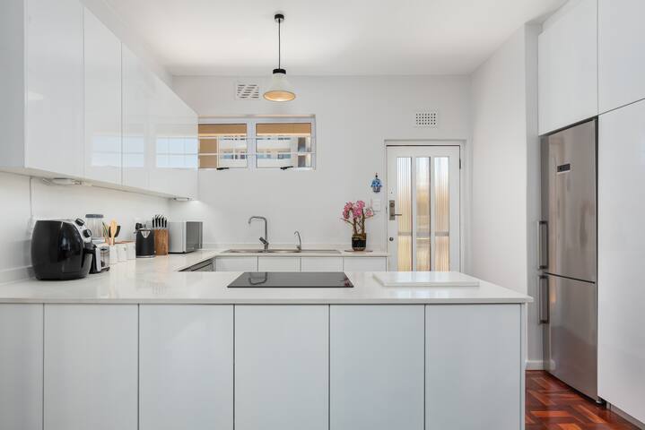 3 Month+ Stays | Central Sea Point Apt with Views gallery image 3