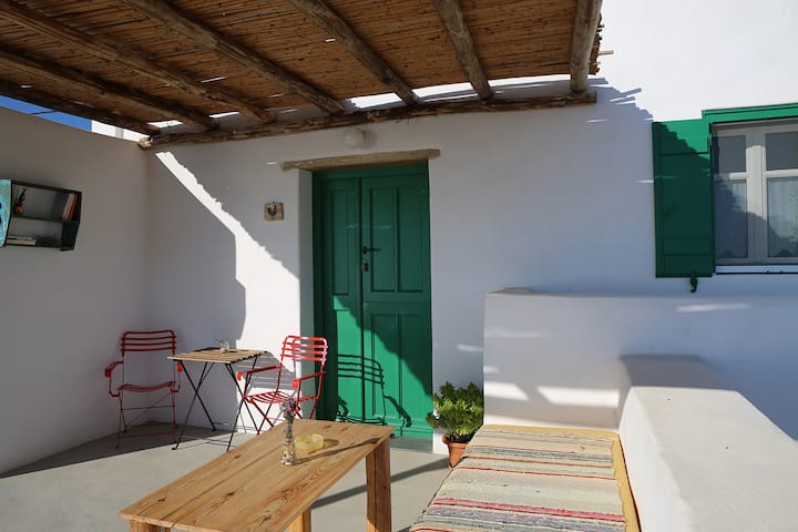 Condo in Donoussa · ★4.96 · 1 bedroom · 1 bed · 1 bath