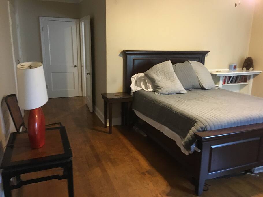 Bedroom w/ Queen Tempurpedic Mattress!