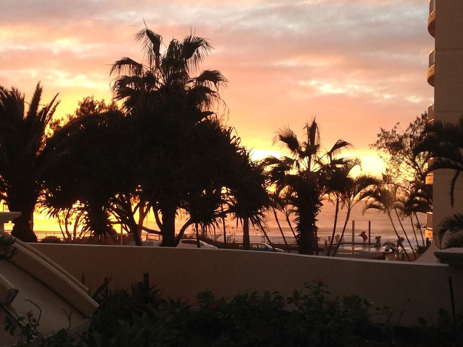 Sunrise on Surfers Paradise