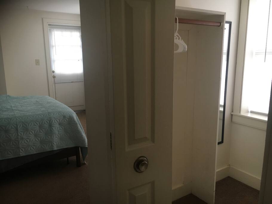 Master bed/balcony/closet