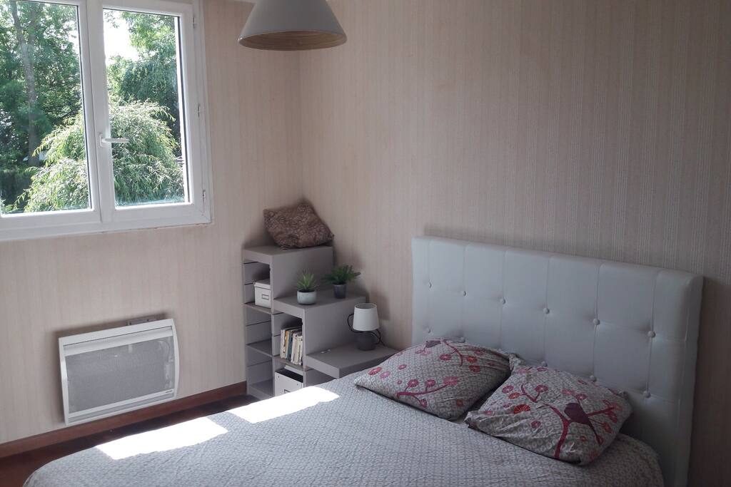 La chambre avec lit double