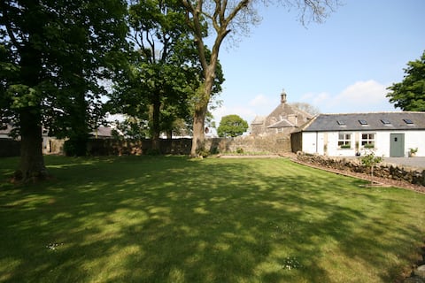 Galloway Garden Cottage  (dogs welcome)