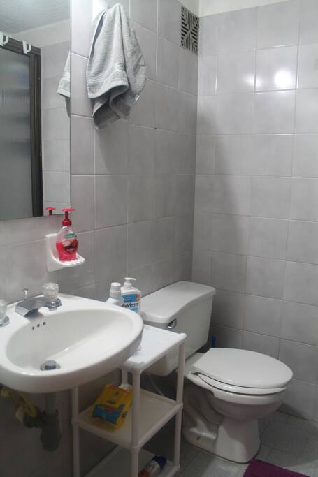 Baño privado con ducha electrica