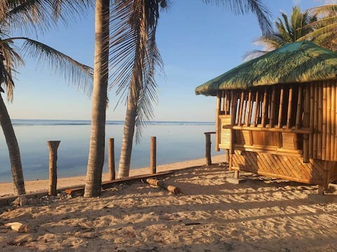 Private kubo, beach view w/ 1 AC, private bathroom