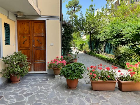 Il Cardellino a stone's throw from the sea