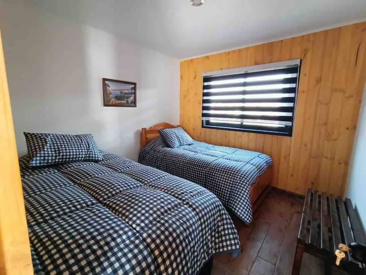 Საძინებელი ორი საწოლი პლუს დივანი 