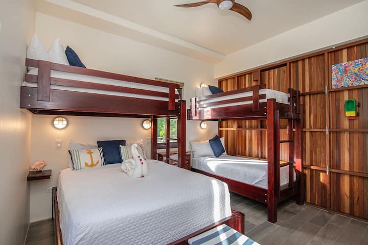 Chumba cha ghorofa. Malkia mmoja na mapacha 3.