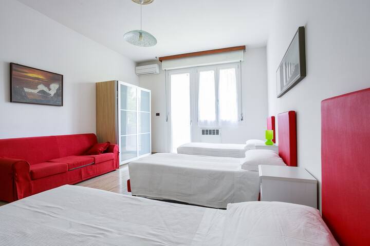 large, quiet, in front off the the Bologna’s fair gallery image 5