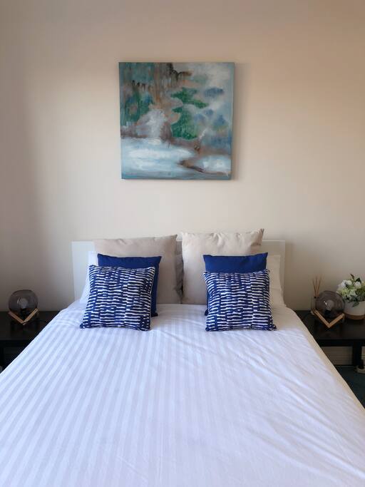 Queen bed with super comfy mattress