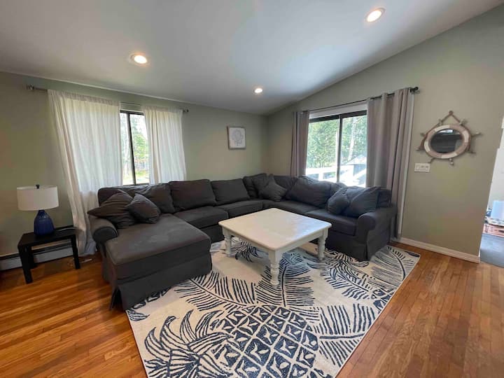 5 Minutes From The Beach - Cozy Beachy Home - East Hampton, NY