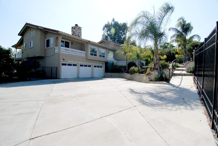 Executive house with great views gallery image 3