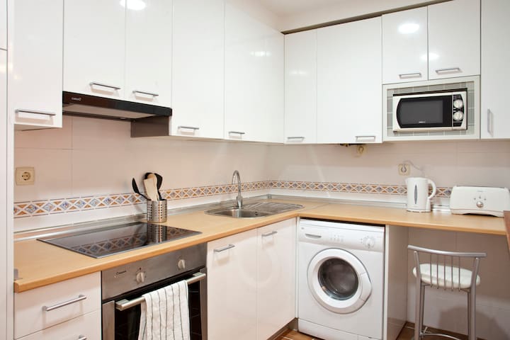 ★Spacious Central Old Town Apartment!★ gallery image 5