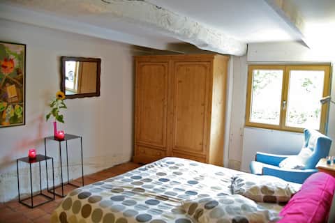 Popular Airbnb listing: Charming cottage at the gates of Honfleur in Équemauville