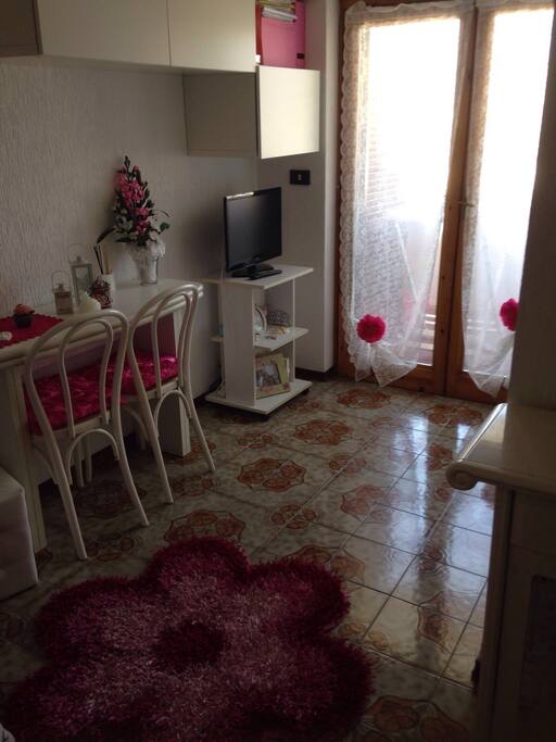 Salottino con divano letto/ living room with bed sofa