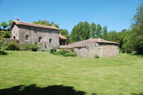 Le Moulin-Moreau, 25 km from Puy de Fou