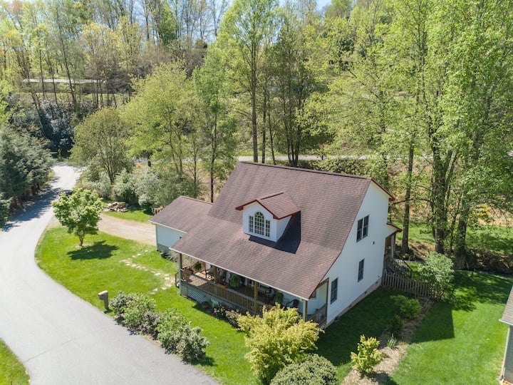 Mountain Creek Luxury Home Houses for Rent in Waynesville, North