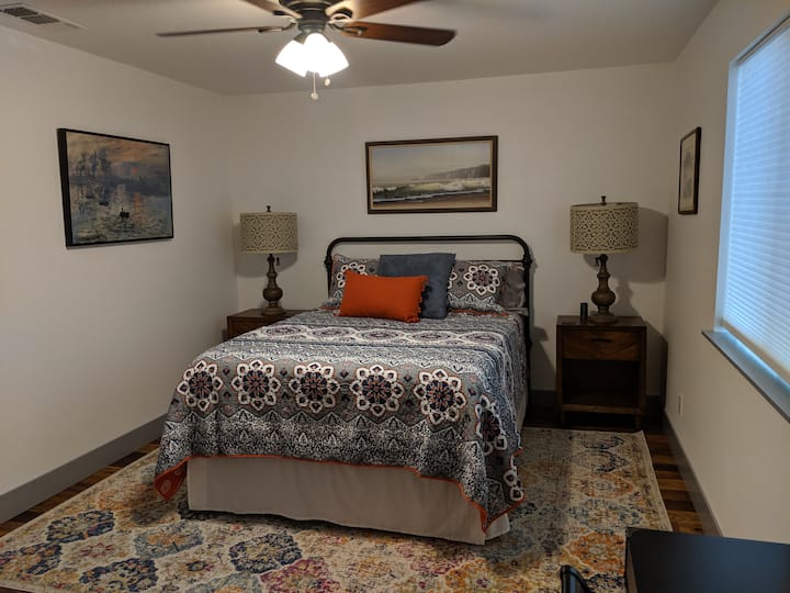 Bedroom #1: Queen Bed