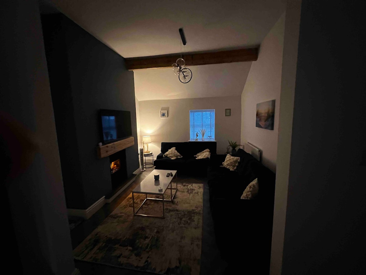 Top Airbnb: The Windmill - 3-Bed Escape • Walk to Beach & Prom in Fylde