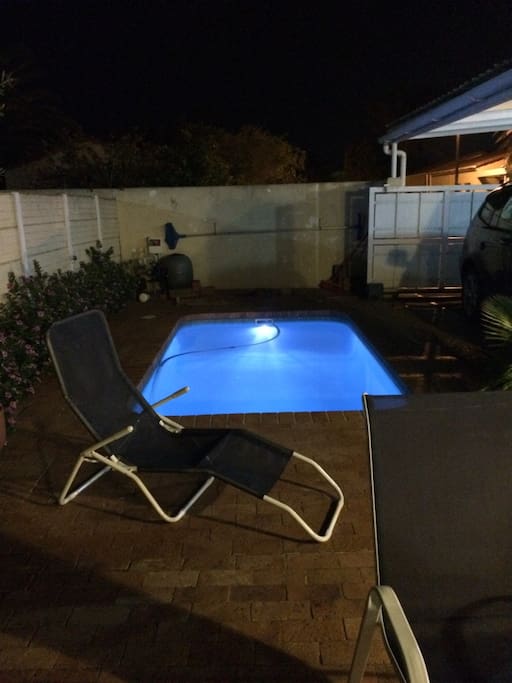 Der Pool bei Nacht