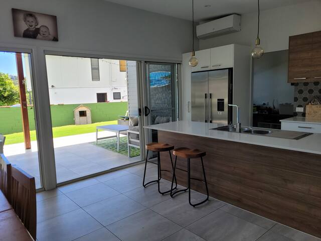 Large private 4 bedroom home. gallery image 3