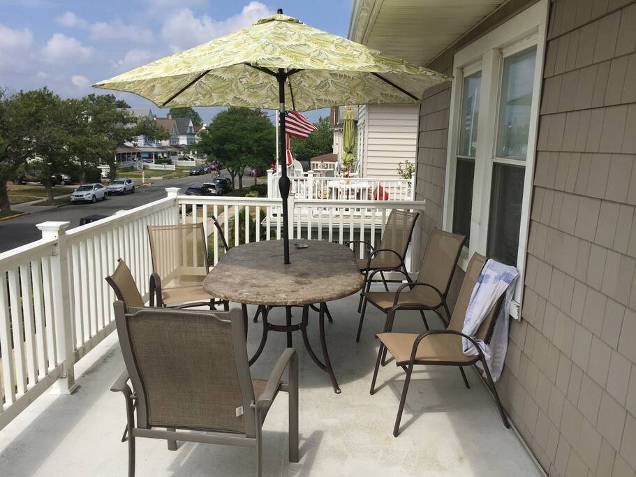 Front deck dining