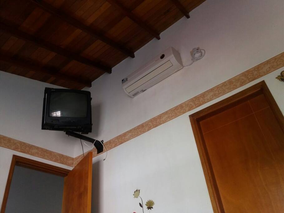 TV y aire acondicionado