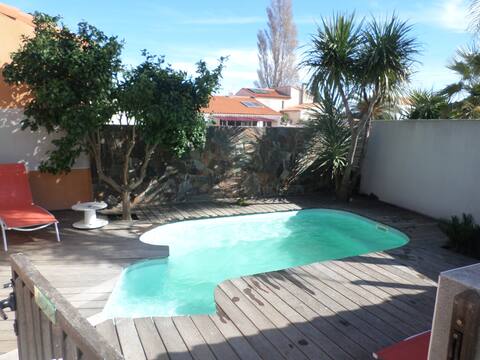 Charming villa with pool between the sea and the mountain