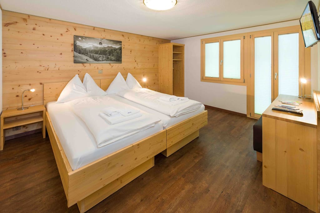 Schlafzimmer 1