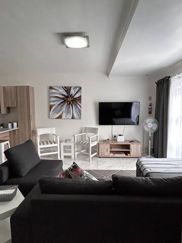 Big Bay Luxury 2 bedroom apartment near the sea gallery image 2